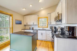 Pet-Friendly Cabin with Hot Tub in North Carolina! - Stony Fork - 2