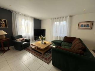 Le Beau Séjour Appartement - Elégant et Spacieux- Proche Aéroport - 0