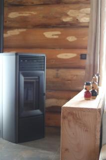 Auvergne, Chalet cinq étoiles en fuste, 6 personnes avec spa, campagne et chevaux - - 5