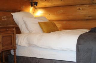 Auvergne, Chalet cinq étoiles en fuste, 6 personnes avec spa, campagne et chevaux - - 4