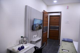 Yendluri's- QueenBed Room-7 Kondapur, Gachibowli - Lingampalli - 2