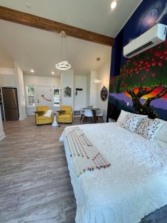 Firefly2 - luxury lakeside treehouse with hot tub - 3