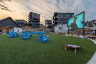 5 BD Cabin, Water Park, Indoor Pool, 10 Mins to PF, Sleeping Space for 27, Hot Tub, Seasonal Waterpark with Pools, Splash Pad and Lazy River, Movie Theatre, Game Room, Fire Pits, Year Round Indoor Pool, Views, 24 Hr Hospitality, Great for Families - 7