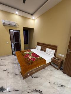 Sushma hotel - Lucknow - 5
