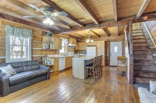 Historical Log Cabin on 80 Acres in Hartford! - Hartford - 8