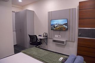 Yendluri's- QueenBed Room-17 Kondapur, Gachibowli - Lingampalli - 9