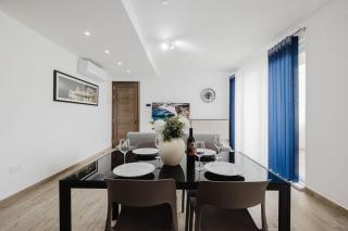 Seabreeze Apartments flat 1 w jacuzzi by Homely! - 4