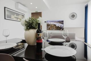 Seabreeze Apartments flat 1 w jacuzzi by Homely! - 3