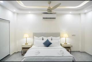 Hudsons Pent - Lahore - 0