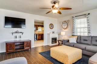 Walk to Town Home with Yard in Brenham! - Brenham - 0