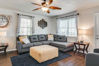 Walk to Town Home with Yard in Brenham! - Brenham - 6