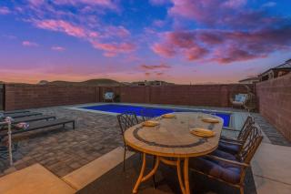 Luxury Poolside Retreats Near Zion l Private Pools - 9