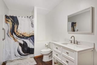 Charming 3-bedroom 1 bath basement nook with backyard view and gazebo - Cottage Grove - 8