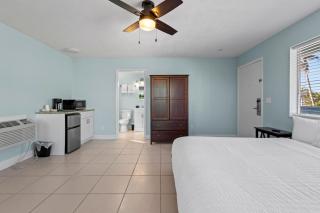 Partial Ocean View Hotel Room- King Bed #1 - 7
