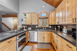 Breckenridge Escape with Private Hot Tub & Deck - 7