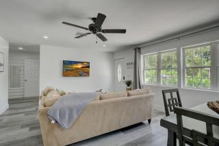 Downtown Gem Private Retreat Near Beach - Bonita Springs - 5