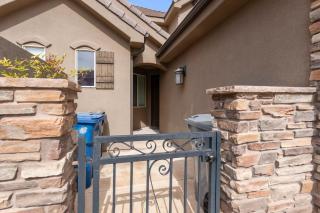Dixie Red Rock Retreat l Spacious & Stylish Getaway - 5
