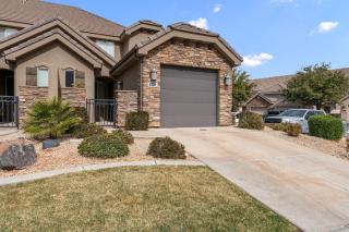 Dixie Red Rock Retreat l Spacious & Stylish Getaway - 2