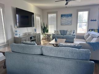 Heated and cooled pool home that sleeps 14 near beach!! - Panama City Beach - 1