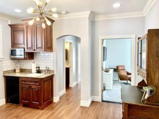 The 1900 House 1 Block From DT - 4