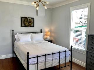 The 1900 House 1 Block From DT - 3