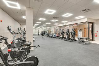 Work and Explore Downtown Newark Studio! - Newark - 9