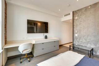 Work and Explore Downtown Newark Studio! - Newark - 3