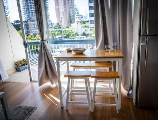 TJs Beachside Broadbeach Apartment - Views, WiFi - Gold Coast - 3