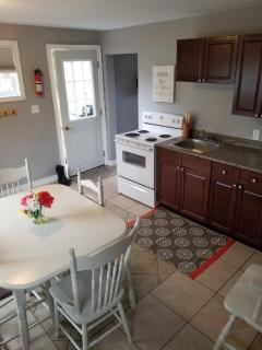 Westlake Cottage - Hillier Lodge - 2