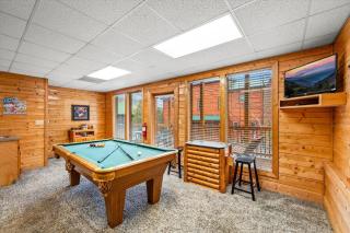 Starry Mountain View- Hot Tub - Pool Table - Prime Location - Pigeon Forge - 6