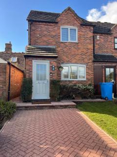 Bowling Green cottage - - 0