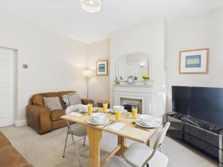 RestfullStays, 3 Bedroom House FREE PARKING - Whitley Bay - 8