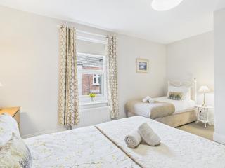 RestfullStays, 3 Bedroom House FREE PARKING - Whitley Bay - 3