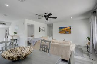 Charming Downtown Retreat with Private Units - Bonita Springs - 0