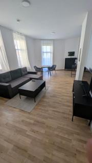 LeHaStays Buckau - NS15-02 I 2 Zimmer I voll ausgestattete Küche I Erdgeschoss I Balkon I Smart TV - Magdeburgo - 9