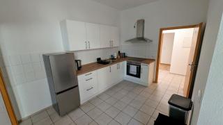 LeHaStays Buckau - NS15-02 I 2 Zimmer I voll ausgestattete Küche I Erdgeschoss I Balkon I Smart TV - Magdeburgo - 5