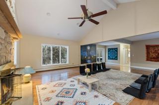 Big House, Hot tub, Very large backyard - Stony Point - 5
