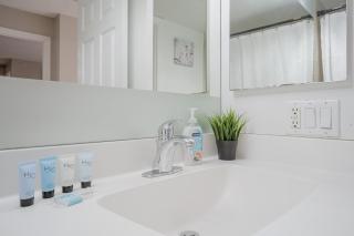 Luxury 2Br 2Bath 1 Prk Condo SQ1 Toronto Airport - Mississauga - 5