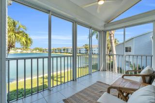 Gorgeous Lake View & Brand New Furnishings - Naples - 8