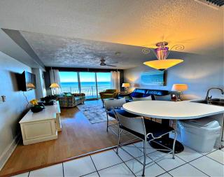 Vacation in Comfort and luxury - 1 BR Direct Oceanfront - Wyndham Ocean Walk Resort 1007 - Daytona Beach - 4