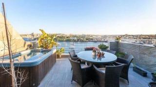 Jacuzzi Luxury Seafront Sliema - Sliema - 4