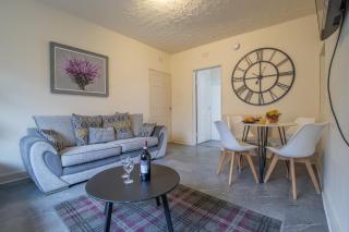 Large 3 bed, great for contractors, with private parking - Provanmill - 0