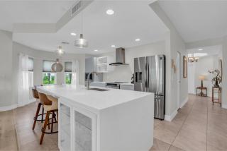 Beautiful Corner Unit in Woods Edge W Brand New Kitchen Community Pool -Close to Beach - Bonita Springs - 1