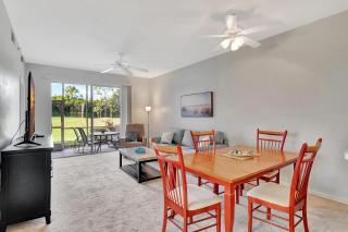 Bundled golf included in this first floor condo -close to the beach - Naples - 2