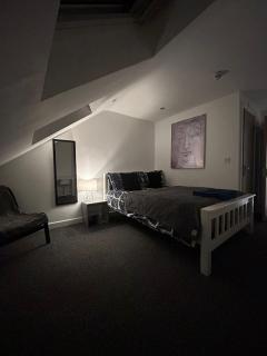 Large 6 Bed 6 Bathroom House - Ideal For Families, Large Groups, Contractors & Business Travellers - Watford - 9