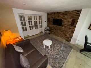 Lovely 2 Bedroom Coach House 5 Minutes from City Centre - 4