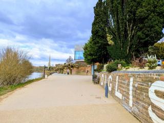 1-Bed Home for 2 Parking Garden & Great Location - Worcester - 5