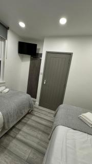 Fully Furbished Entire Flat 3 - Woolwich - 1