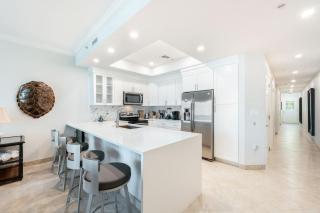 South Bay 7- 2 Bedroom 2 Bathroom Unit - Seven Mile Beach - 6