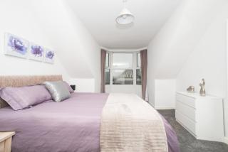Dwell Stylish 4 Bed Apartment Close To Hospital - 0